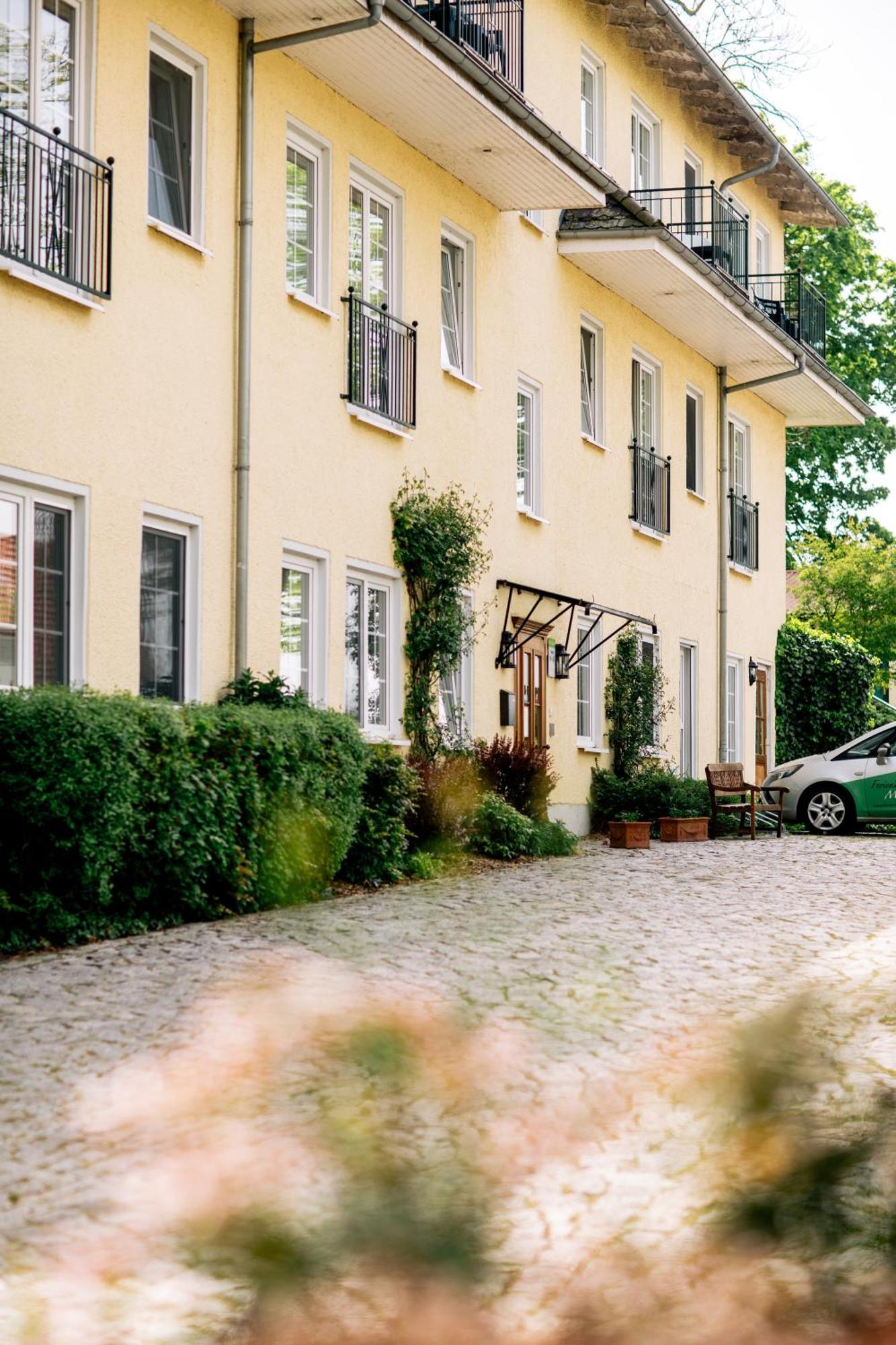 Ferienresidenz Mueritzpark Hotell Röbel Exteriör bild